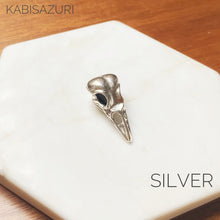 Load image into Gallery viewer, Raven Skull Needleminder