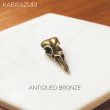 Load image into Gallery viewer, Raven Skull Needleminder

