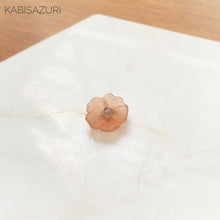 Load image into Gallery viewer, Mini Flower Needleminder
